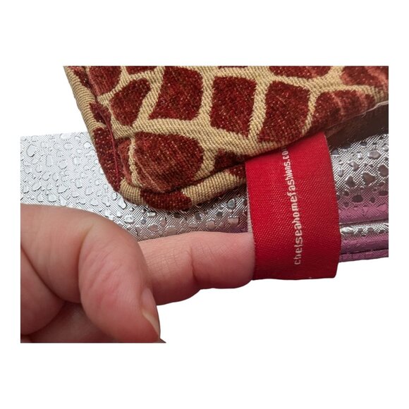 2 Chelsea Home Fashions Red Beige Giraffe Print Pillow Covers Hidden Zipper - Picture 5 of 7